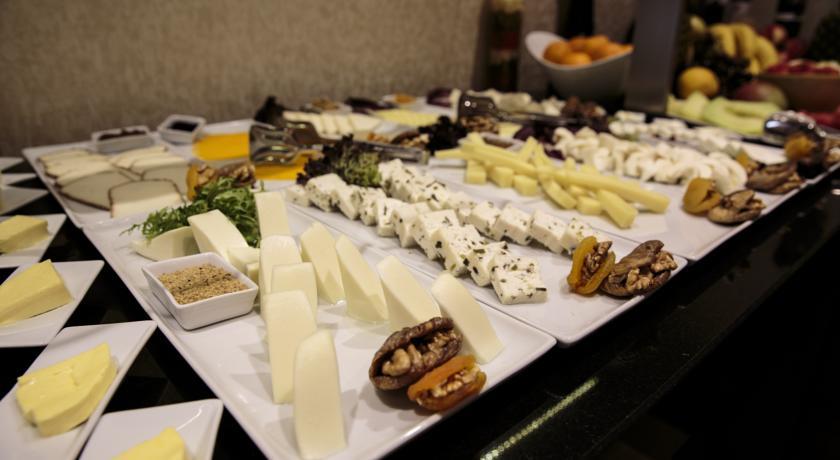 <h2>CLARION HOTEL</h2>