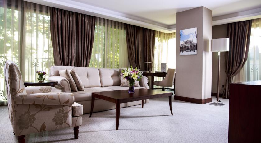 <h2>CLARION HOTEL</h2>