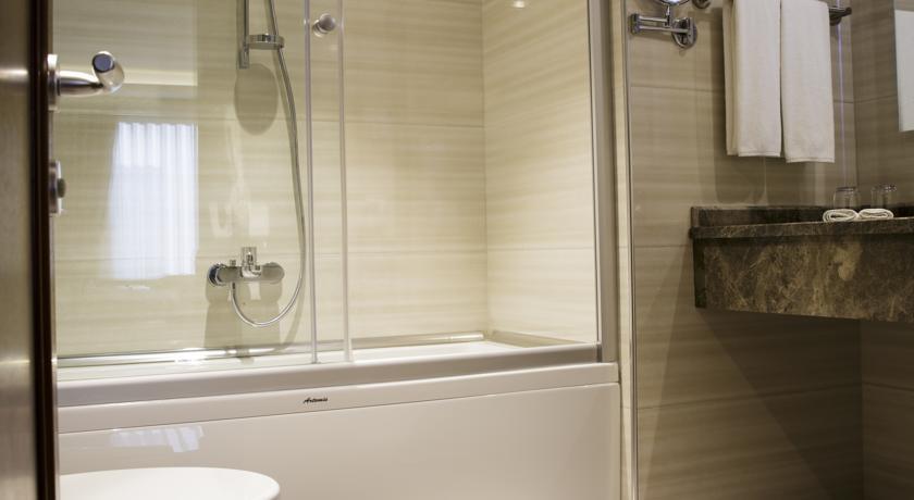 <h2>CLARION HOTEL</h2>