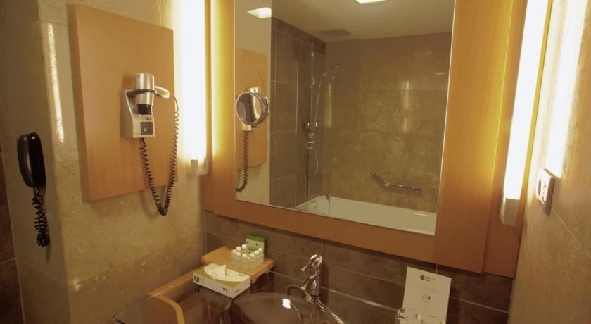 <h2>POINT HOTEL TAKSIM</h2>